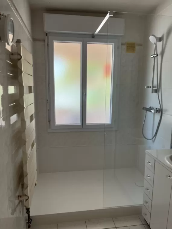 modification d'une baignoire par un douche à l'Arbresle