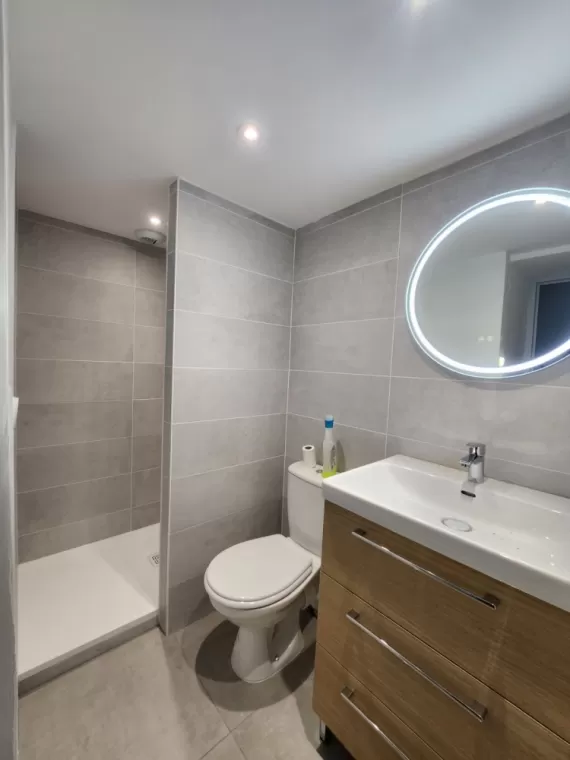 Réalisation d'une salle de bain clé en main, L'Arbresle, Romain Petel
