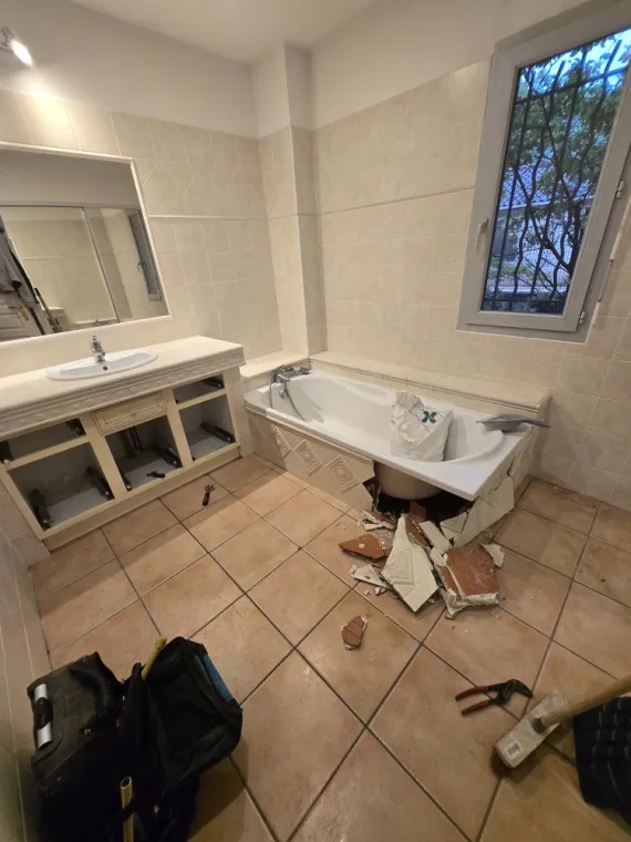 Pose d'un bac à douche à la place d'une baignoire à Charnay, L'Arbresle, Romain Petel