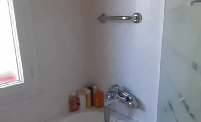 Modification d'une baignoire par un douche, L'Arbresle, Romain Petel