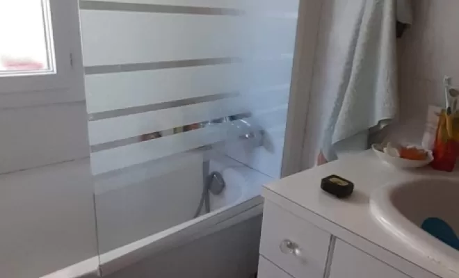 Modification d'une baignoire par un douche, L'Arbresle, Romain Petel