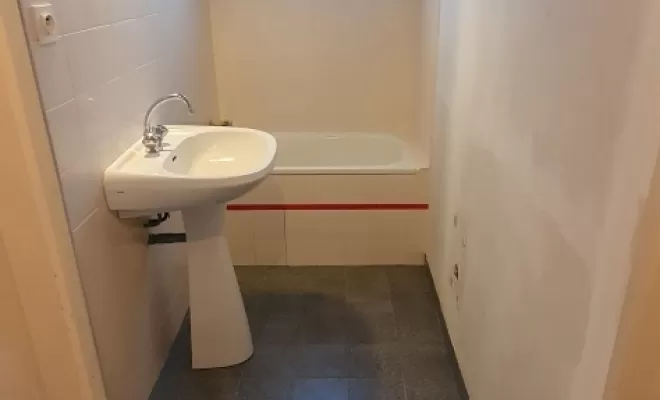 Modification d'une baignoire par une douche clé en main, L'Arbresle, Romain Petel