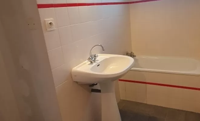 Modification d'une baignoire par une douche clé en main, L'Arbresle, Romain Petel