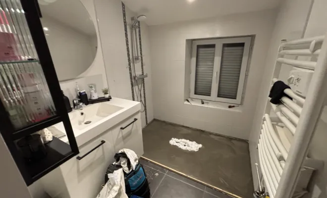 Suite à une fuite sous une douche italienne à Villefranche sur Saône, L'Arbresle, Romain Petel